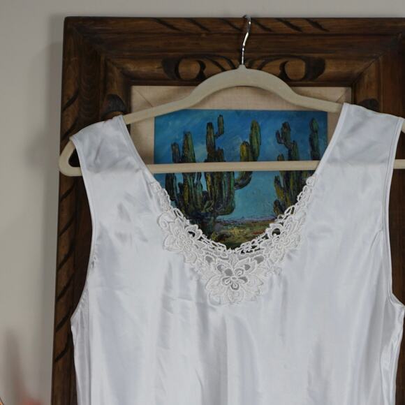 Vintage satin white lace slip tank top - Picture 5 of 5
